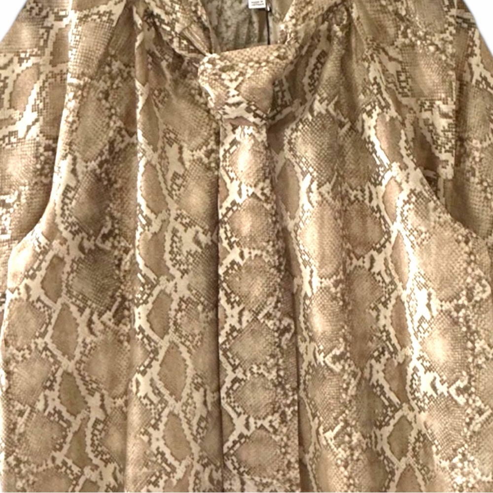BAILEY 44 AVERY SNAKE PRINT TIE FRONT LONG SLEEVE FEMININE BLOUSE - Picture 4 of 7